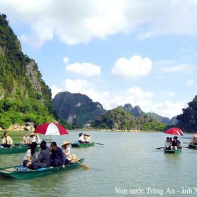Promenade en barque à rames à Trang An