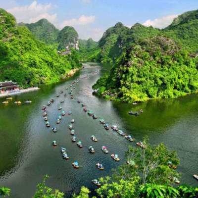 Paysage pittoresque de Trang An, vue de haut