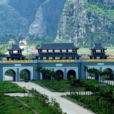 A l'entrée du site Trang An Vietnam