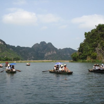 Promenade en barque à rames à Trang An
