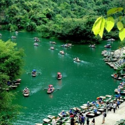 Promenade en barque à rames à Trang An Vietnam