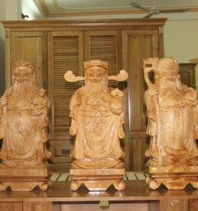 Status de trois saints Phuc-Loc-Tho